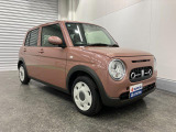 車内は内装デザインやインテリアがお部屋のような落ち着きのある空間