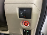 パワースライドドアの開閉はスマートキーのリモコンやドアノブは勿論、運転席側のスイッチ操作でも開閉ができ、安全・簡単です。