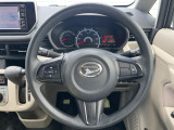 インテリアに合わせたデザインのステアリングは、運転される方のことも考え、運転しやすい形状、大きさです。是非一度、実際に触ってお確かめください。