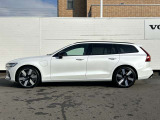 北欧流のラグジュアリーを体現したV60。伝統的なスカンジナビアン・デザインを継承しながら、躍動感にあふれ優雅な雰囲気を身にまとう、新しい潮流を具現化したスタイリングです。