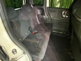 後部座席も気になるようなキズ・汚れやへたり等、大きなダメージはなく、良好な状態です。