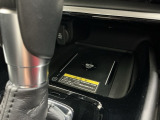 スマートフォンを置いたまま充電出来るワイヤレス充電器付きです!