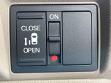 【パワースライドドア】スマートキーや運転席のスイッチでスライドドアの開閉が可能♪電動だから力を入れてドアを開ける必要が無く、小さいお子様でも、重い荷物を持っている時もラクに開け閉めできます♪