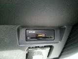運転席から手の届く位置に ETC2.0付いております。高速道路の料金所もスムーズに通過できますよ♪