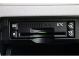 ETCはナビ連動機能付です。利用日や料金の確認がモニターで出来て便利ですよ。納車前には使用できるようにセットアップをさせていただきます。ETCカードの取扱もしておりますのでご相談下さいね。
