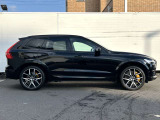 北欧流のラグジュアリーを体現したXC60。伝統的なスカンジナビアン・デザインを継承しながら、躍動感にあふれ優雅な雰囲気を身にまとう、新しい潮流を具現化したスタイリングです。