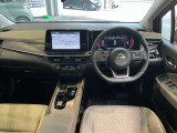 液晶のデジタルメーターに大きなナビ画面です。視界も広く運転もしやすい!