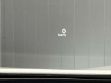 【ヘッドアップディスプレイ】走行支援システム、ナビゲーションのルートガイドなど、様々な機能の作動状態をフロントガラスに投影することができます。