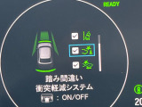 【ホンダセンシング】走行中に前方の車両等を認識し、衝突しそうな時は警報とブレーキで衝突回避と被害軽減をアシスト。より安全にドライブをお楽しみいただけます。