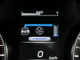 eボクサー車はメーター内液晶に、搭載モーターの発電と出力、バッテリーの充電状況を表示する事が出来ます。