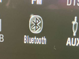 Bluetoothオーディオ対応可。お持ちのスマホやiPodなどとBluetooth接続して外部機器内の音楽などを車内で楽しめます。