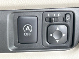 【電動格納ミラー】サイドミラーは電動格納式となっており、狭い駐車場でもキズがつくリスクを抑えられます。