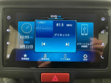 【ディスプレイオーディオ】 ラジオの視聴やBluetooth接続による音楽鑑賞やハンズフリー通話、バックアイカメラ表示などの多彩な機能が利用できます。
