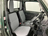 【フロントシート】さまざまな体格の方が快適に運転ができるよう配慮したシートになっております。