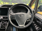 【純正革巻きステアリング】上質な革を使用することで、手にしっかり馴染みとても運転しやすいハンドルです♪