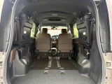 後席を格納すると、これだけの広さが!シーンに合わせたシートアレンジで、大きな荷物も積むことが出来ます♪