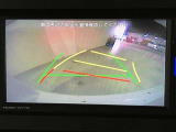 バックガイドモニターで、後方を確認しながら安心して駐車することができます。運転初心者も熟練者も必須の機能ですよ!