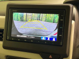 【バックカメラ】駐車時に後方がリアルタイム映像で確認できます。大型商業施設や立体駐車場での駐車時や、夜間のバック時に大活躍!運転スキルに関わらず、今や必須となった装備のひとつです!