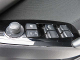 運転席のパワーウインドースイッチ部です。よく触れる場所だからこそ、使用状態があらわれますよね。ぜひこうした所もチェックしてください。