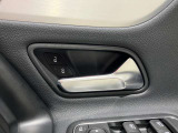 メモリー付き電動シートも装備されておりますのでシート位置を3パターン記憶できます。