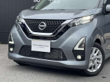 LEDヘッドライトです。ロービームにシャープな白光色のLEDランプを採用しました。