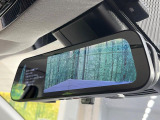 【デジタルインナーミラー】後席の大きな荷物や同乗者で後方が確認しづらい時でも安心!カメラが撮影した車両後方の映像をルームミラー内に表示。クリアな視界で状況の確認が可能です!