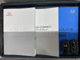 スマートキーは鍵をバッグに入れたままでもドアロックの開閉やエンジンのON・OFFができます。夜間や雨の日も鍵を探さなくて良いので便利です。