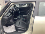 シート調整は稼働範囲が広いのでぴったりの運転ポジションに設定できます