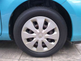 純正15インチのホイールがついたお車です