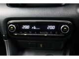 運転席と助手席、それぞれ温度調節ができ、オールシーズン快適なオートエアコンとなっております!