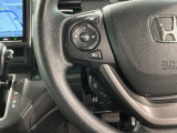 ステアリングにオーディオ操作スイッチが付いています。オーディオ画面に直接タッチしなくても操作が出来ますので、運転に集中できます。