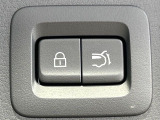 【パワーバックドア】スマートキーや運転席のボタンを押すだけでリアゲートが自動で開閉します!荷物を持っている時や、高い位置にあるバックドアを閉める際に便利な機能です♪