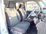 運転席シート廻りは使用感も少なく、良好な状態となっています。前オーナー様が丁寧に使っていたことがよくわかりますね。