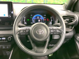 インテリアに合わせたデザインのステアリングは、運転される方のことも考え、運転しやすい形状、大きさです。是非一度、実際に触ってお確かめください。