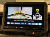 リバースギアに入れるだけで後方の表示へ切り替わります。夜間や雨の日の駐車も楽になりますよ。