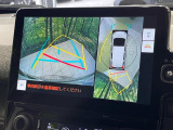 【パノラミックビューモニター】専用のカメラにより、上から見下ろしたような視点で360度クルマの周囲を確認することができます☆死角部分も確認しやすく、狭い場所での切り返しや駐車もスムーズに行えます。
