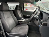 運転席シート廻りは使用感も少なく、良好な状態となっています。前オーナー様が丁寧に使っていたことがよくわかりますね。
