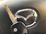 【キーレス】少し離れた場所からでもボタン一つでドアの開錠・施錠ができるのでとっても便利!ドアの鍵穴周りに傷をつけることもありません♪