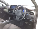 見通しのよいすっきりとした視界で、誰でも運転しやすいです。運転のしやすさは疲れにくさにも繋がりますよ♪