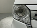 LEDヘッドライトは、点灯の瞬間から最大光量を発揮し、突然暗くなるトンネルなどでの安定感を高めます。