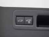 バックドアに設置されたパワーバックドアスイッチです。