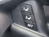 運転席はメモリー機能付きパワーシートです。