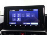 <Bluetooth>スマートフォンなどの機器と車をBluetoothで接続すると、ワイヤレスで音楽を再生できます。