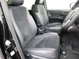 <運転席>まるで自宅に居るようにリラックスできる運転席です。外の喧騒を忘れさせてくれますね。見やすいメーターと操作しやすいスイッチ類もいいですね.