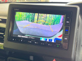 【バックカメラ】駐車時に後方がリアルタイム映像で確認できます。大型商業施設や立体駐車場での駐車時や、夜間のバック時に大活躍!運転スキルに関わらず、今や必須となった装備のひとつです!