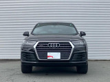 日本人デザイナーの発案によって2005年から採用されている、「シングルフレームグリル」。ひと目でAudiとわかる象徴的なデザインはAudiのブランドイメージを確立しています。