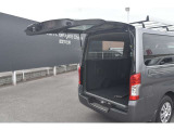 大きな荷物もスムーズに積載できる広い開口部