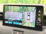 【マルチビューカメラシステム】専用のカメラにより、上から見下ろしたような視点で360度クルマの周囲を確認することができます☆死角部分も確認しやすく、狭い場所での切り返しや駐車もスムーズに行えます。