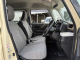 運転席シート廻りは使用感も少なく、良好な状態となっています。前オーナー様が丁寧に使っていたことがよくわかりますね。