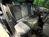後部座席も気になるようなキズ・汚れやへたり等、大きなダメージはなく、良好な状態です。